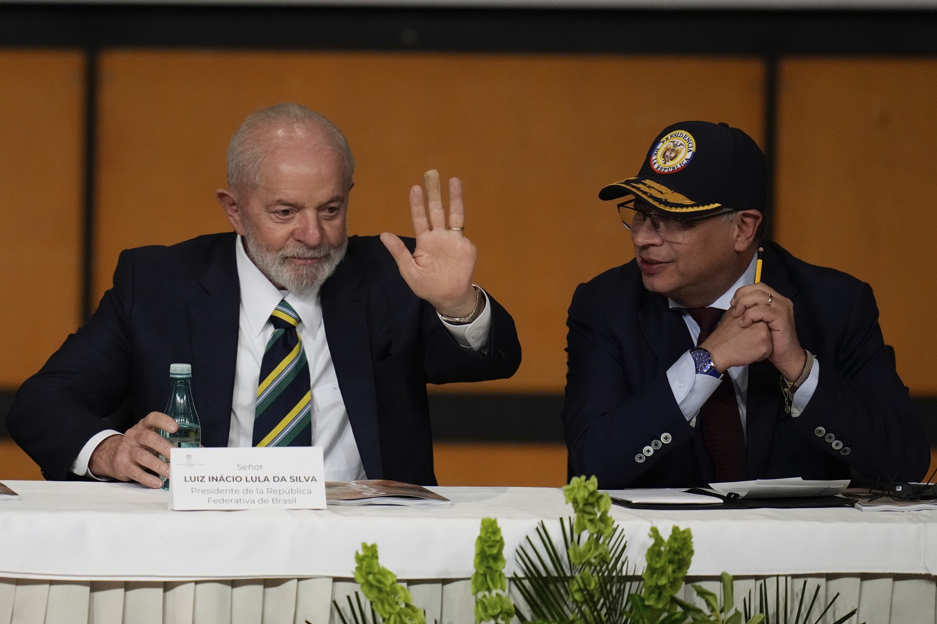 Эксперт: Колумбия может присоединиться к БРИКС после вовлечения в экономические связи Бразилии