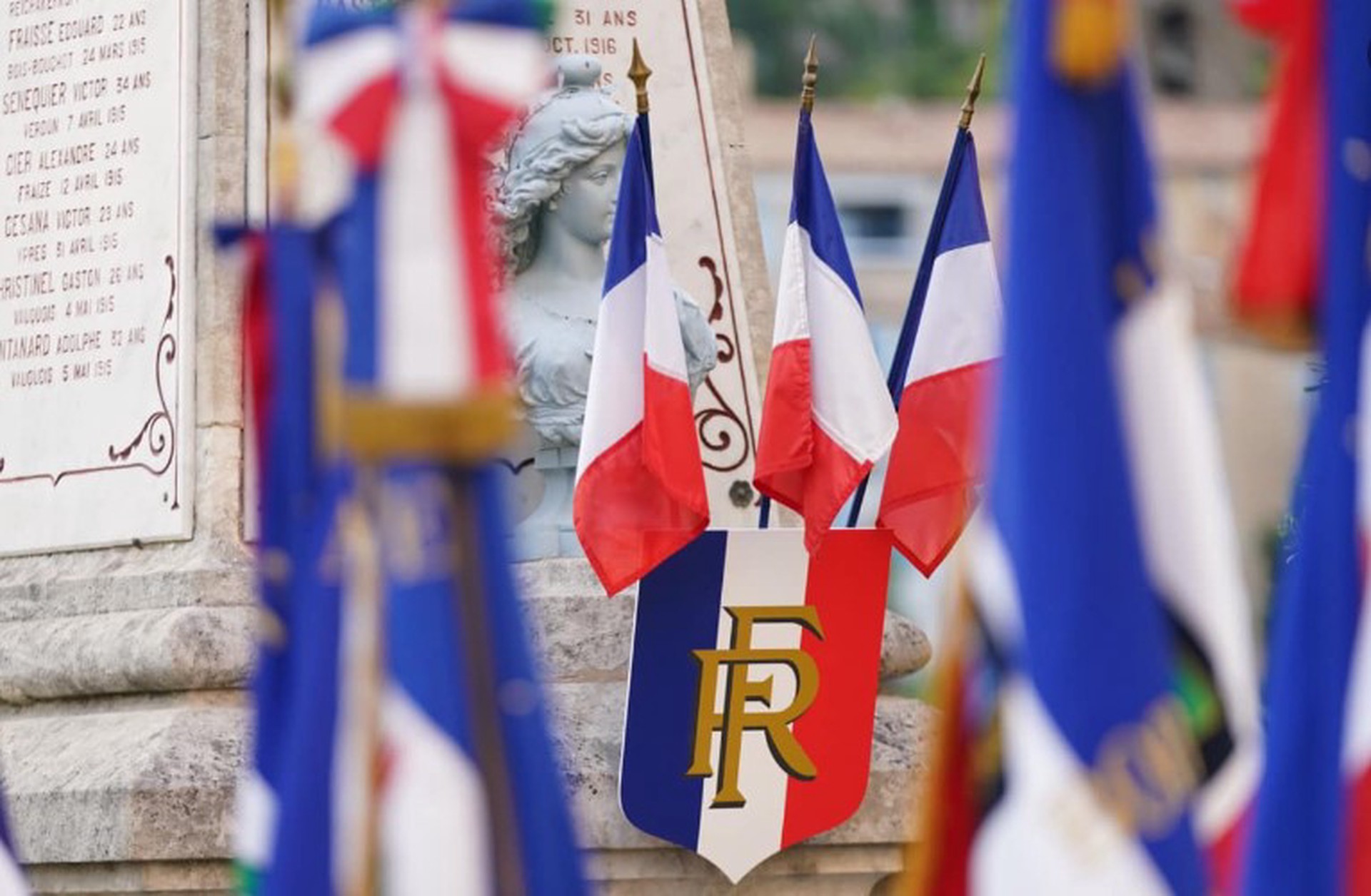 Филиппо призвал оппозиционные партии Франции объединиться в блок на выборах