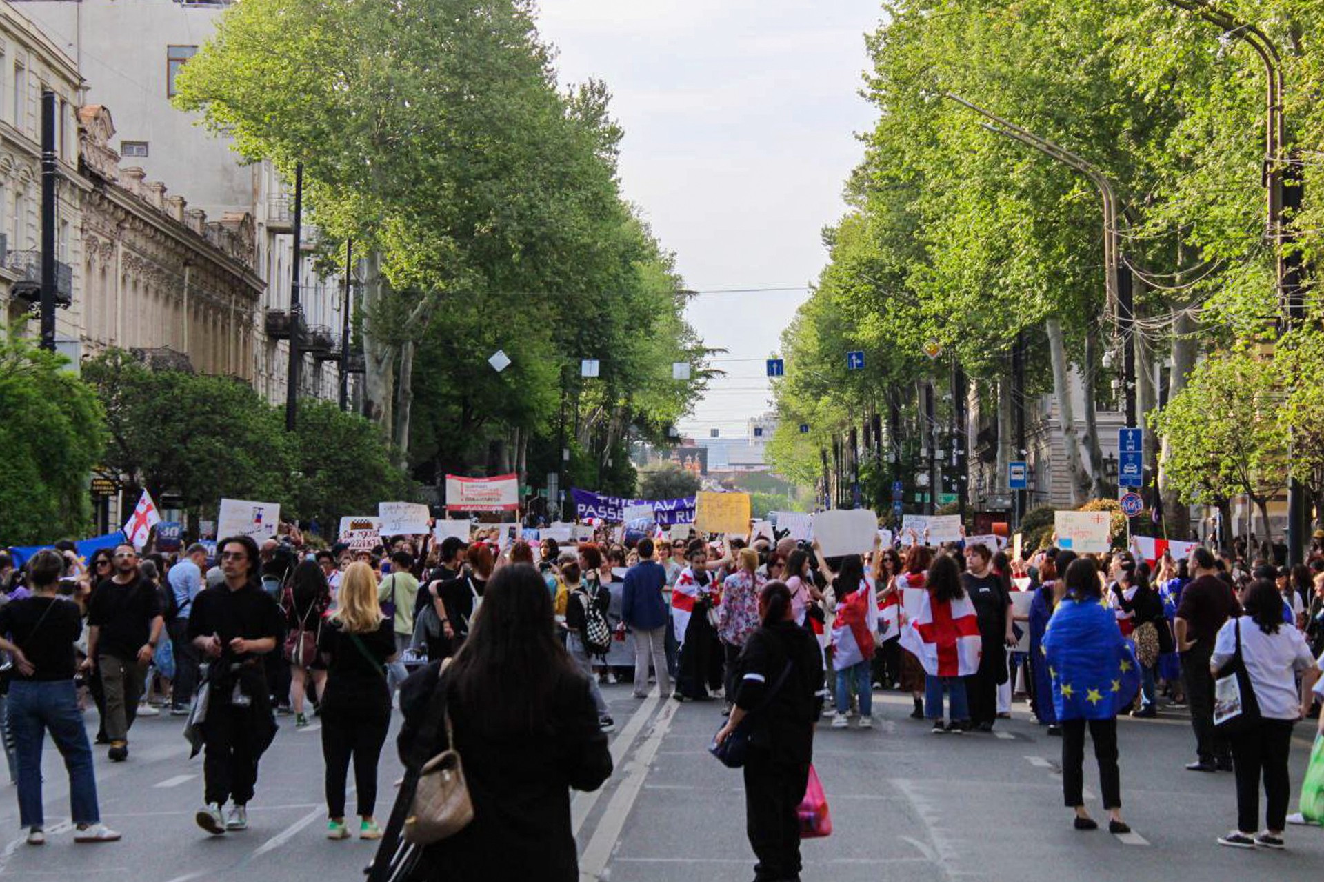 В Тбилиси начался марш против закона об иноагентах