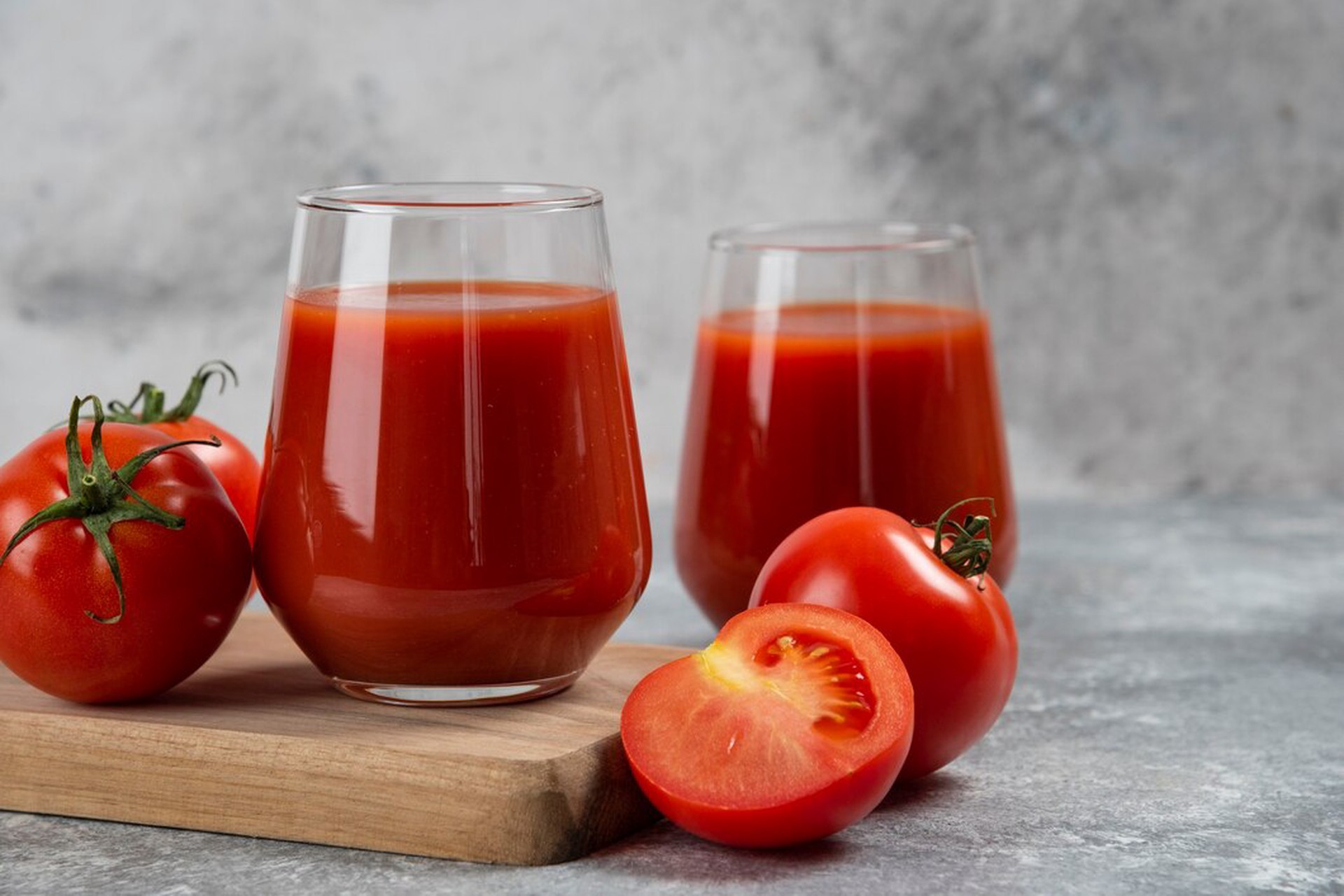 Нутрициолог Уваровская рассказала, чем томатный сок полезнее свежих плодов