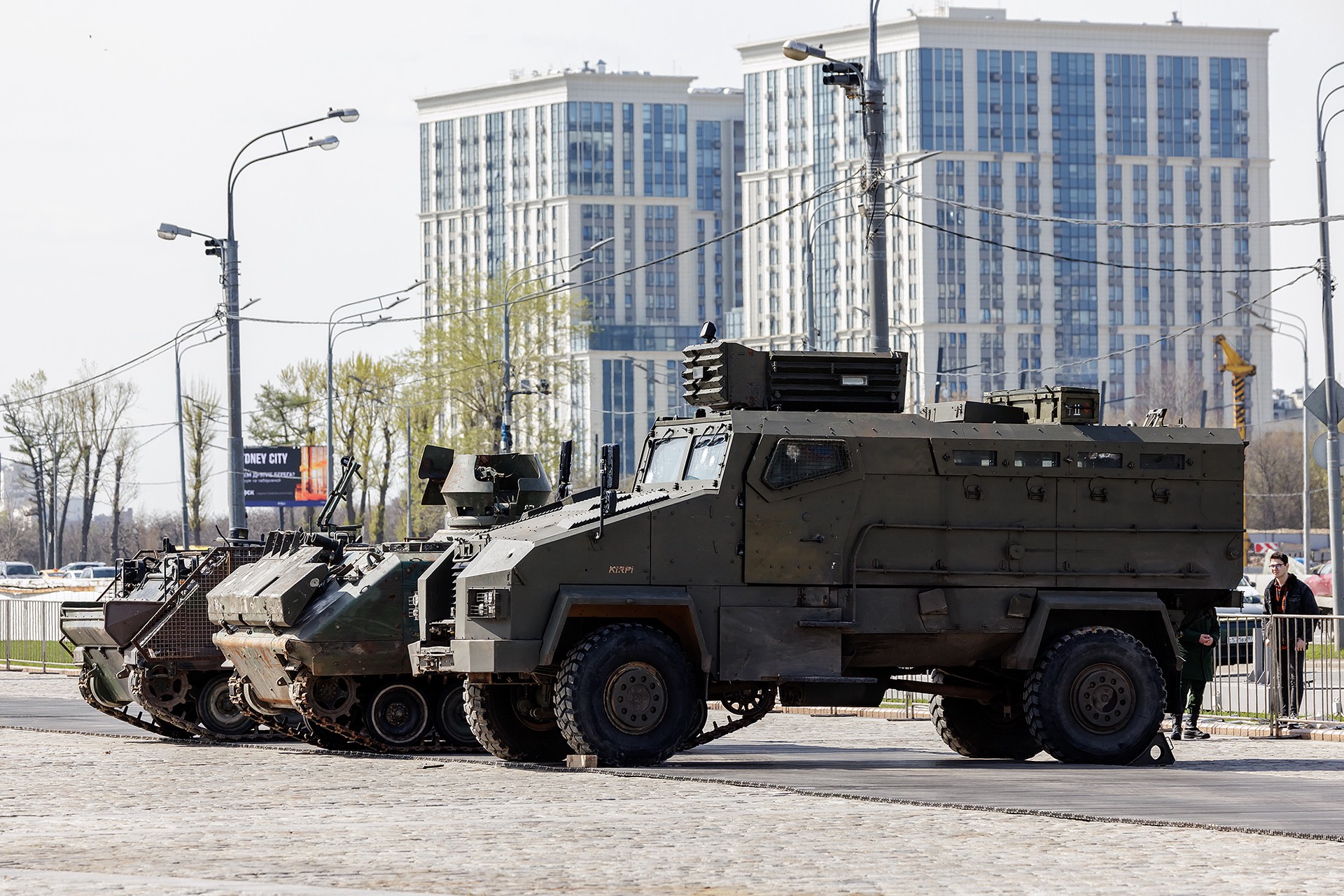 Экс-аналитик ЦРУ: Россия унизила Запад, выставив трофейную технику НАТО в Москве