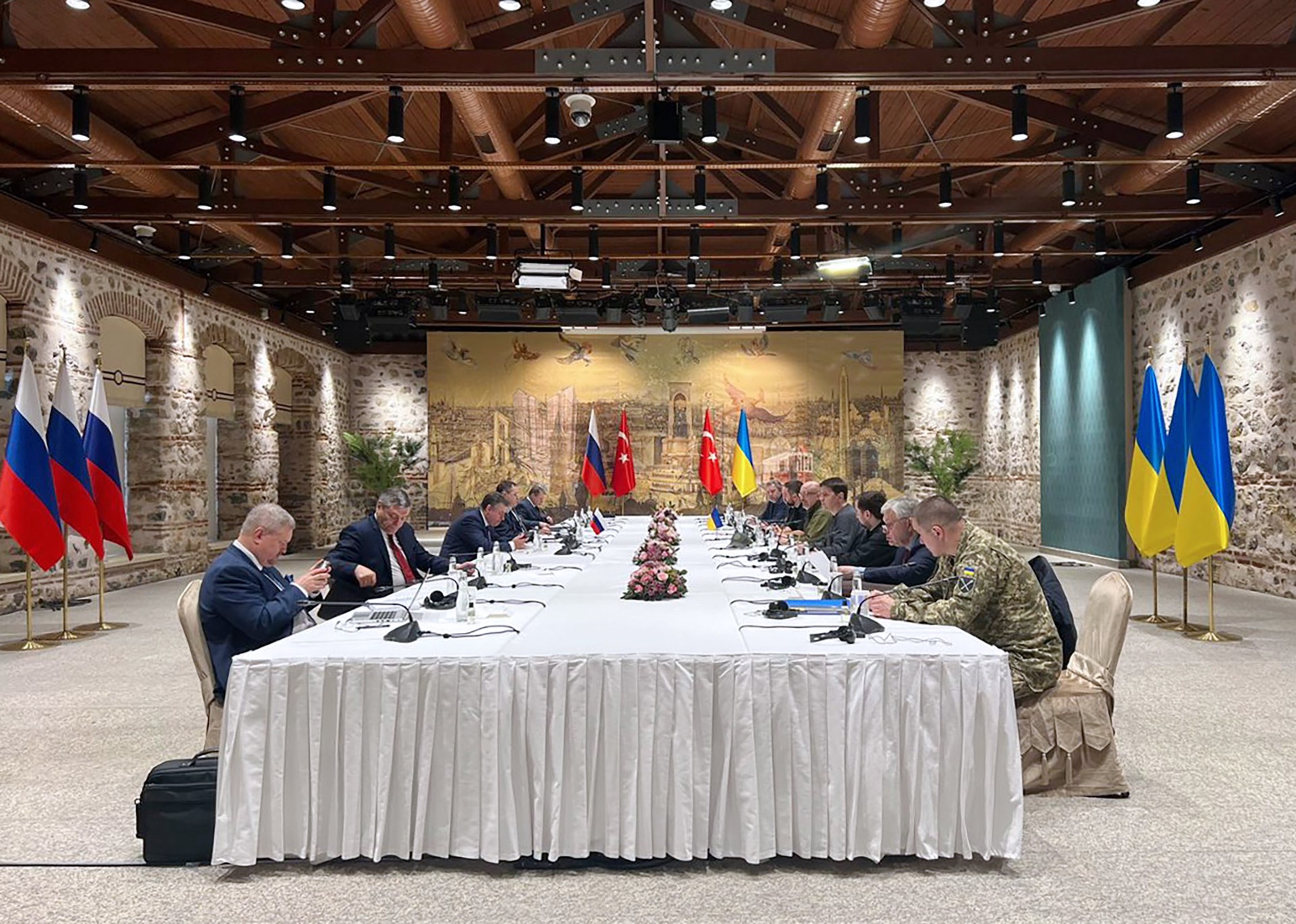 Мединский: На стамбульских переговорах Киеву нужно было согласовывать договорённости с «тремя начальниками»