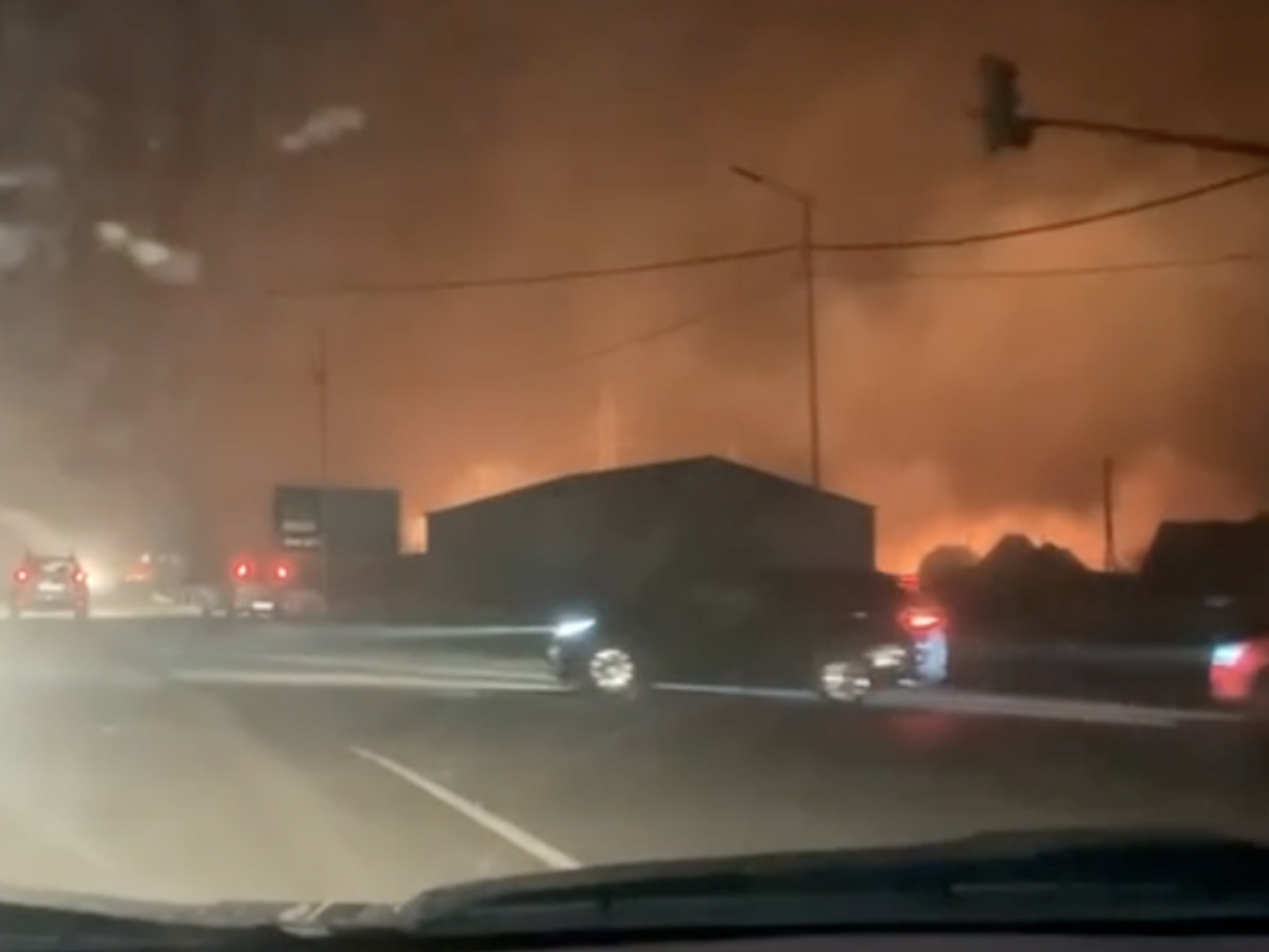 Из-за массового пожара в Улан-Удэ началась частичная эвакуация людей