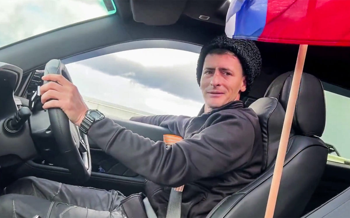 Пасынок главкома ВСУ Сырского возглавил автопробег в Сиднее в честь Дня Победы