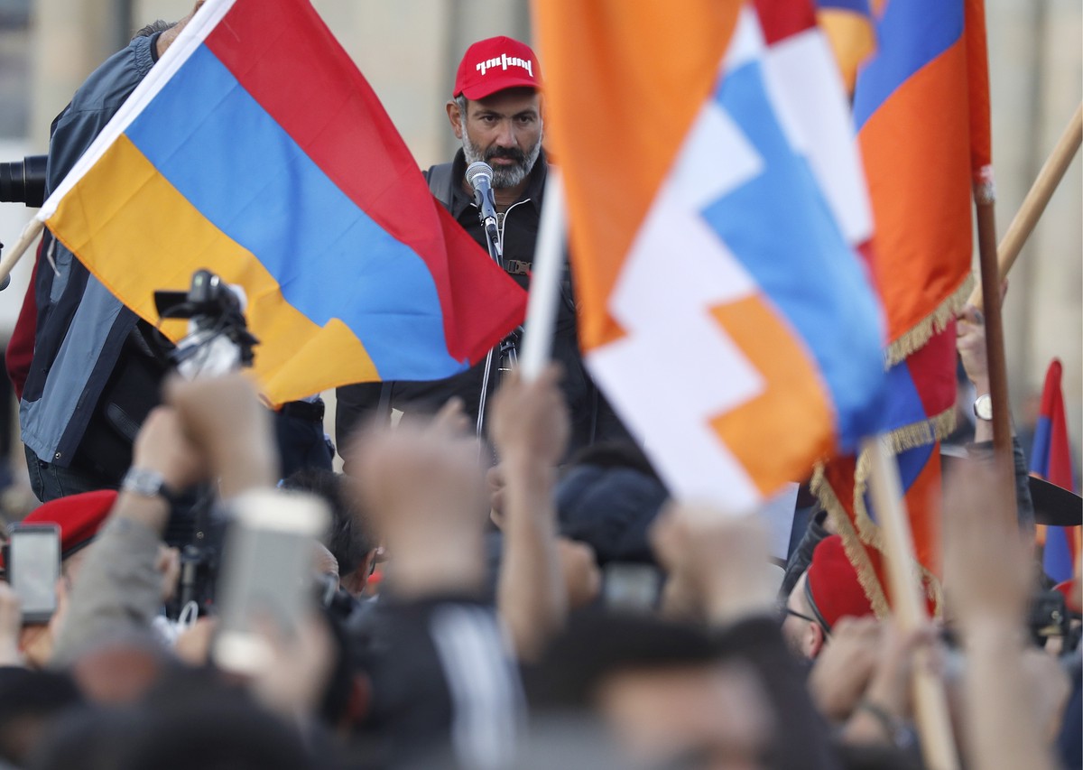 Пикник – и на обочину: как Армения сошла с ума шесть лет назад