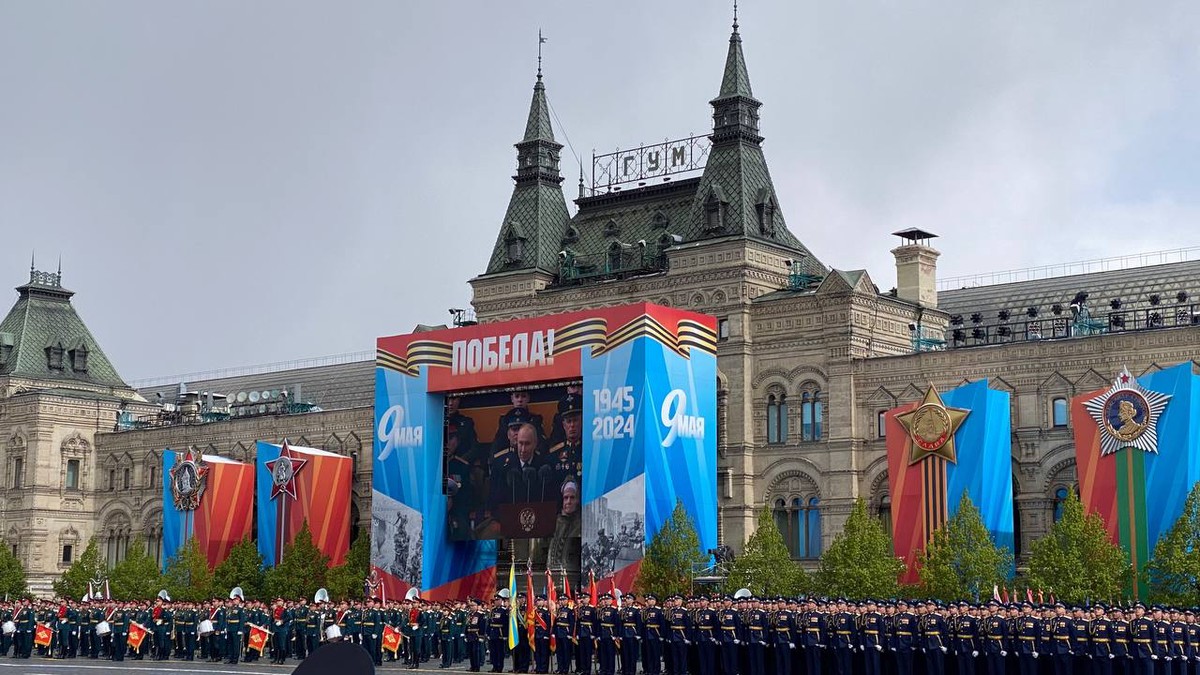 Путин поздравил россиян с Днём Победы