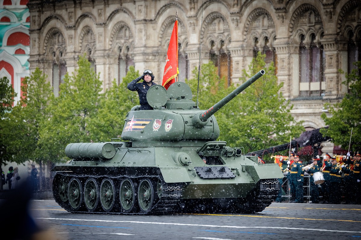 Парад Победы начался в Москве