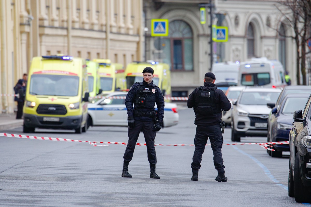 При падении автобуса с моста в Санкт-Петербурге погибли три человека