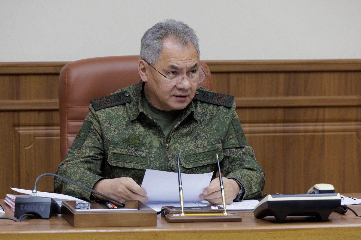 Шойгу: ВС России наступают по всем направлениям в зоне СВО