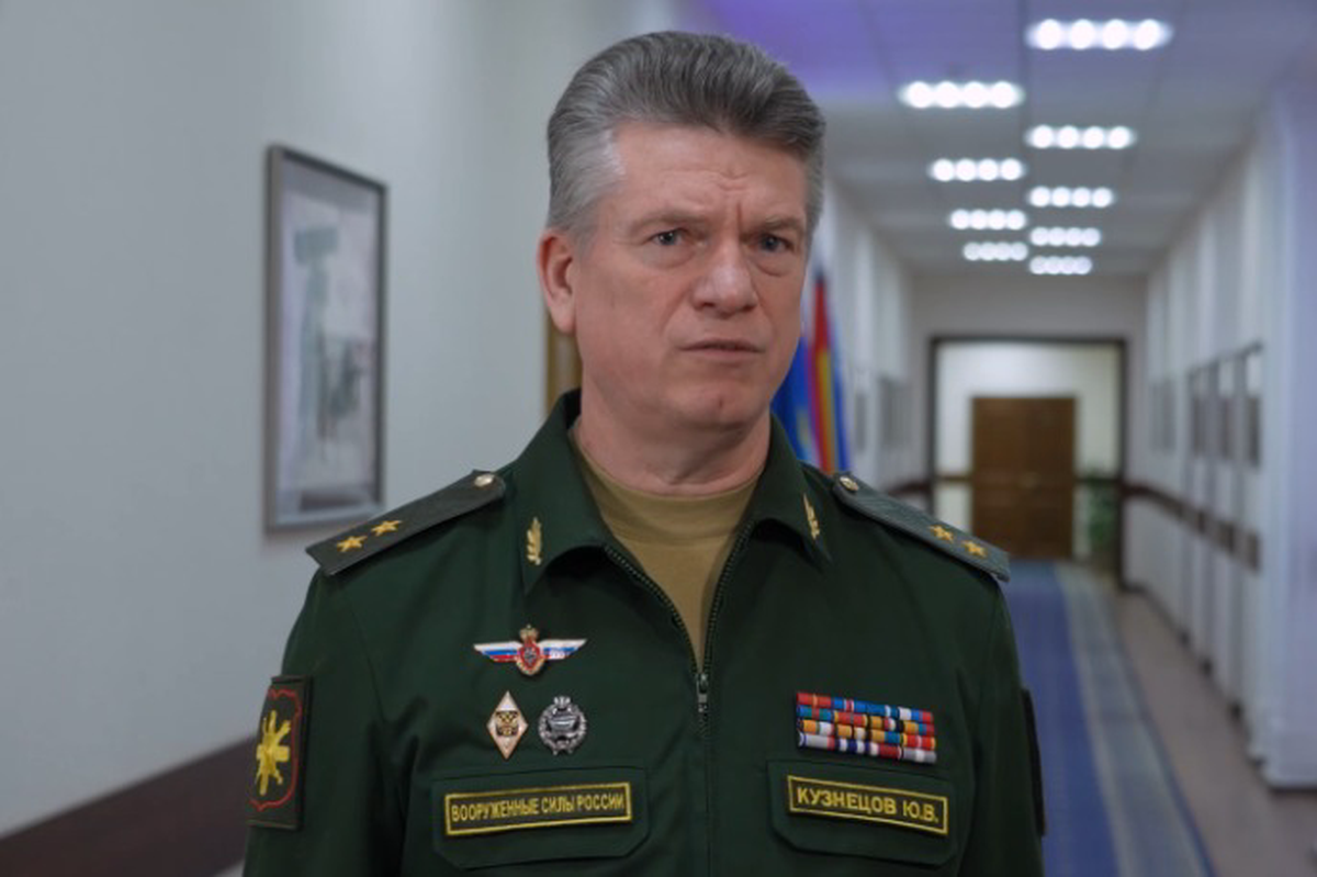 По делу главного кадровика МО Кузнецова провели обыски по адресам в двух городах
