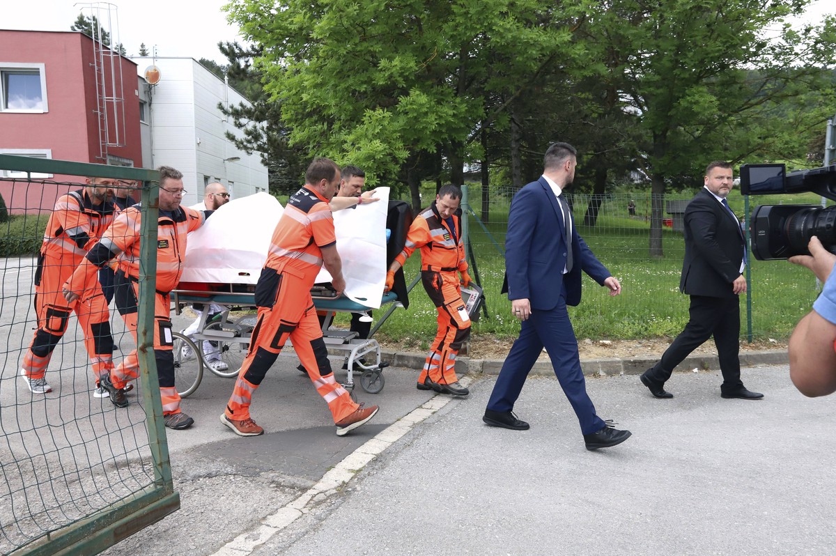 Врачи продолжают борьбу за жизнь Фицо