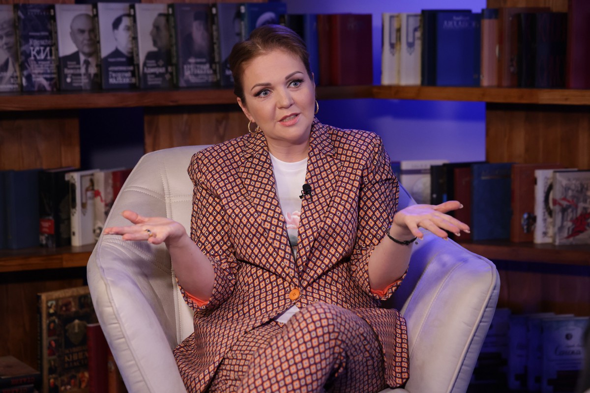 Певица Марина Девятова оказалась удивлена интересом некоторых артистов к патриотическим песням