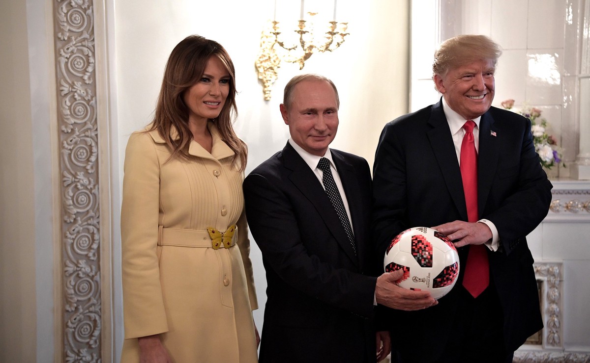 CNN: Жена Трампа Меланья собирается принимать активное участие в политике США