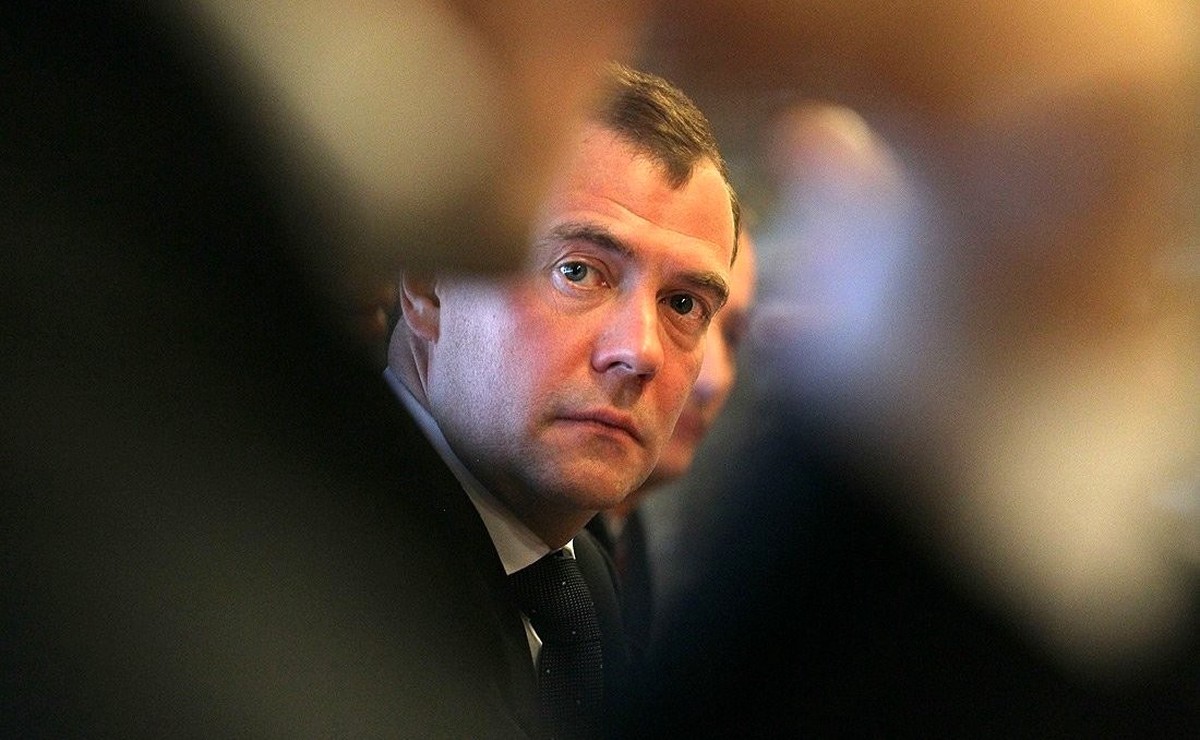 Медведев предрек Украине государственную гибель