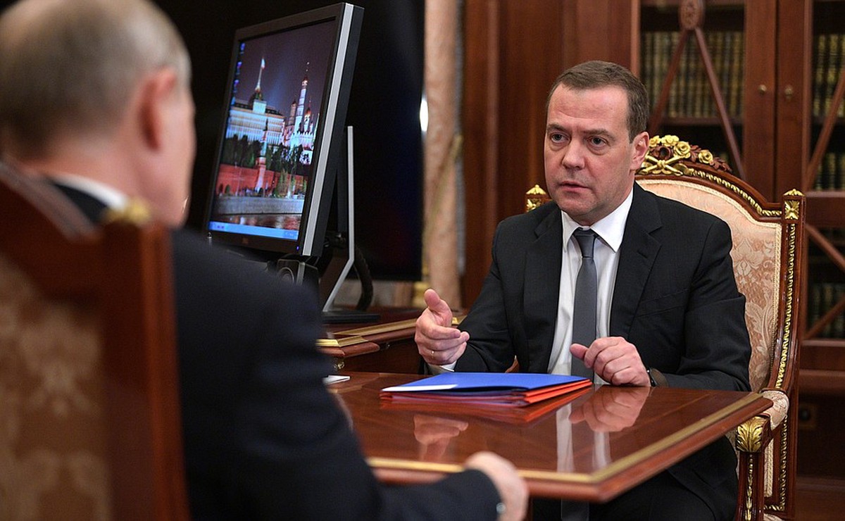 Медведев считает, что у Киева есть возможность принять предложение Путина