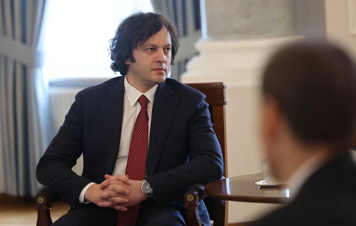 Еврокомиссар объяснил, зачем сказал про инцидент с Фицо в разговоре с премьером Грузии