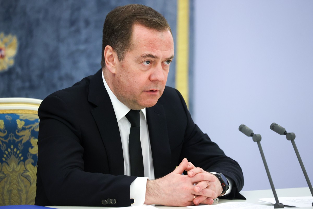 Медведев: Польша должна понимать, чем грозит удар США по российским целям