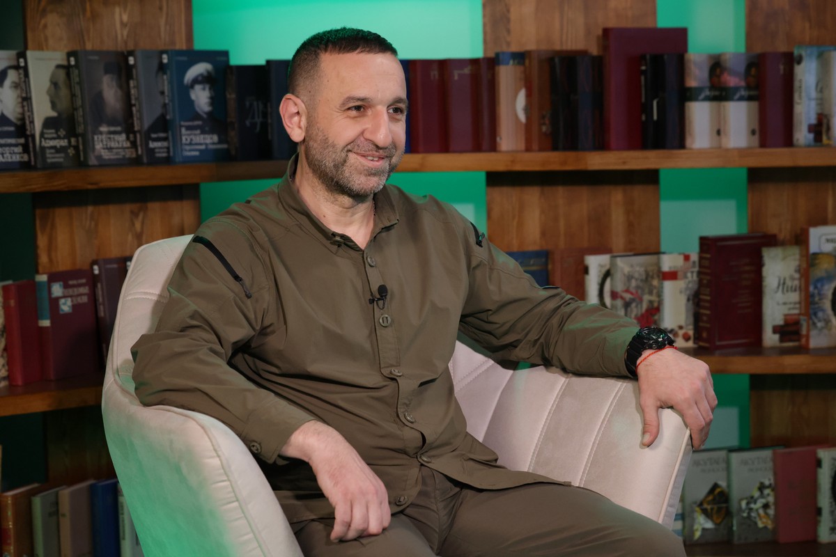 Актёр Фидаров рассказал, как отреагировал на поддержку со стороны Михалкова после конфликта со Смольяниновым*
