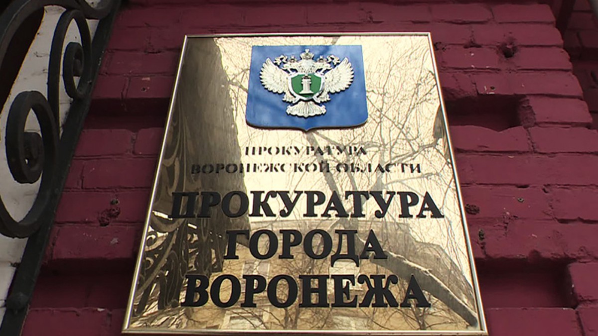 В Воронеже проверят сообщения о жалобах школьниц на охрану перед ЕГЭ