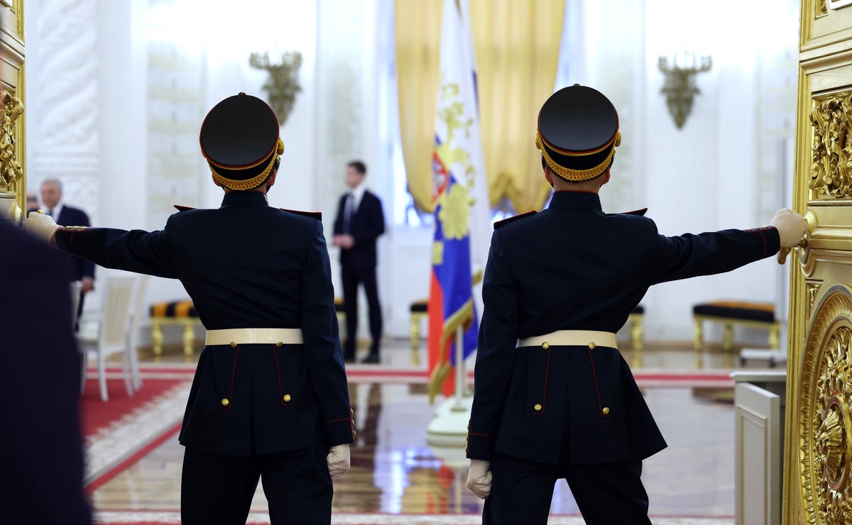 Песков: В перспективе участник СВО может стать президентом