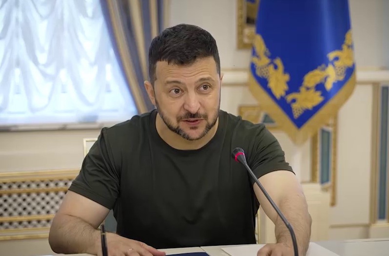 Лавров: Зеленский истерично потребовал от Запада «поставить Россию на колени»