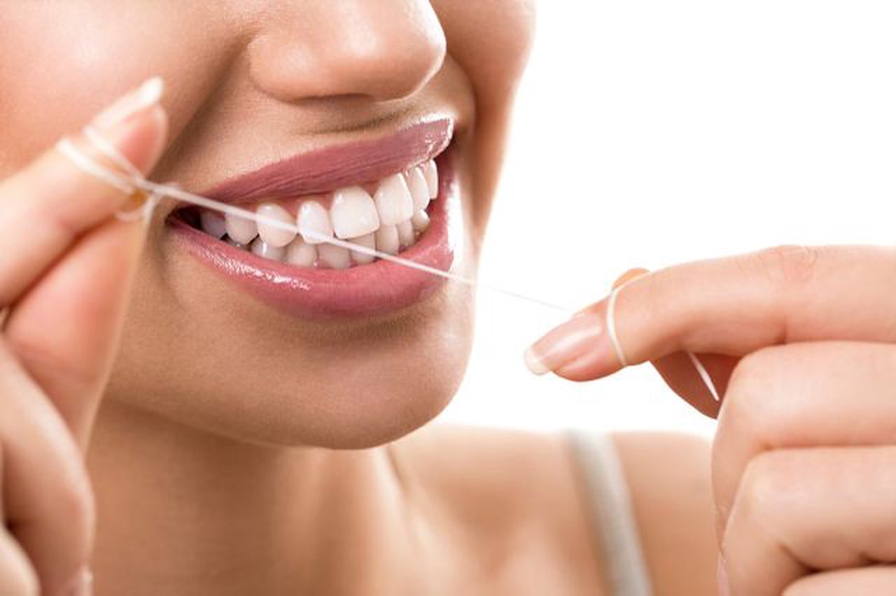 Зубная нить: как правильно выбирать и о каких нюансах необходимо знать