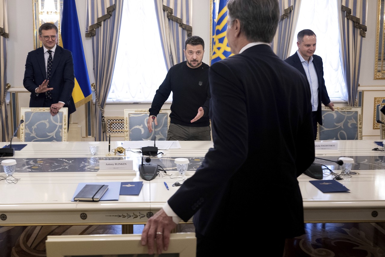 К растревоженным – пулей: зачем госсекретарь США прибыл в Киев