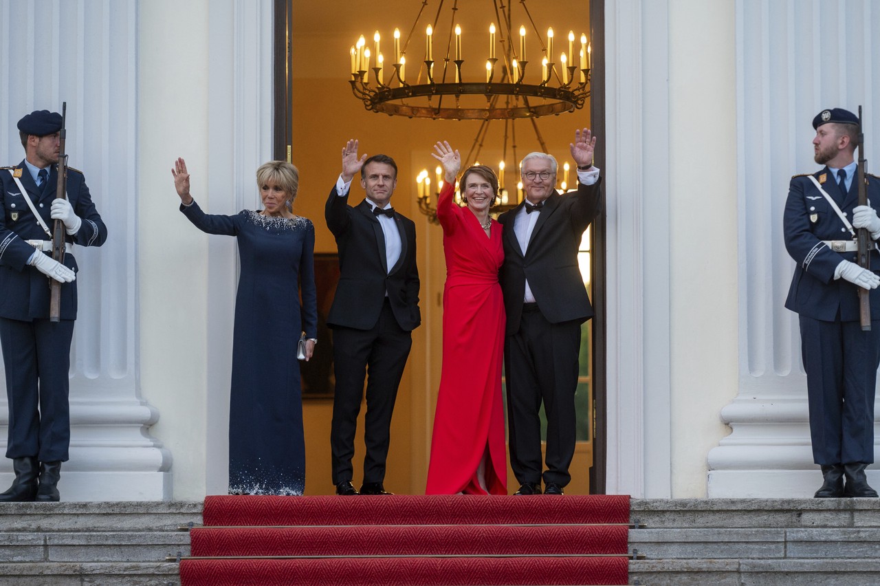 Слипшийся Макрон: можно ли считать удачным визит президента Франции в Германию