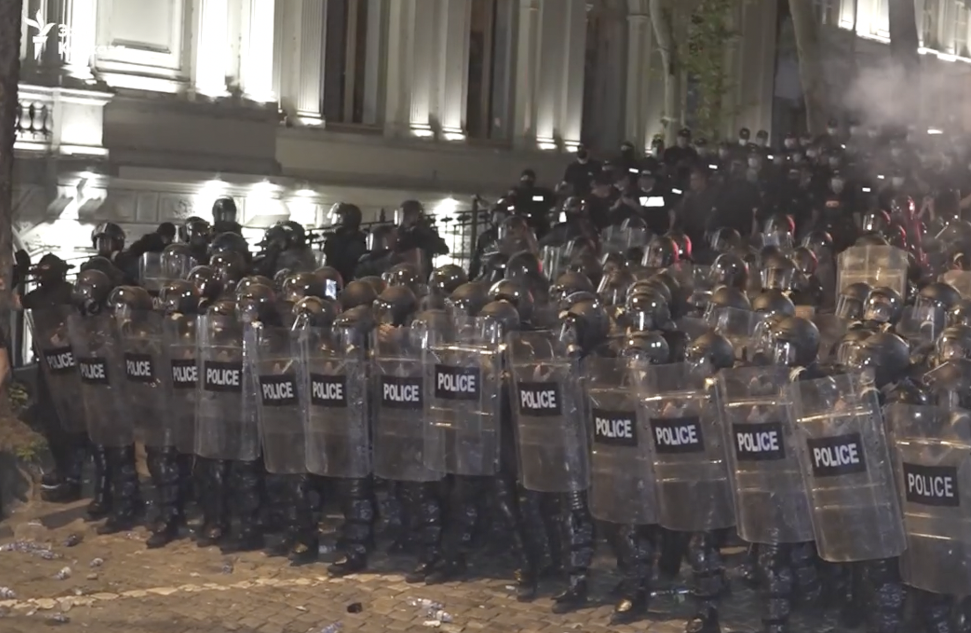 Спецназ применил перцовый газ против митингующих в Грузии