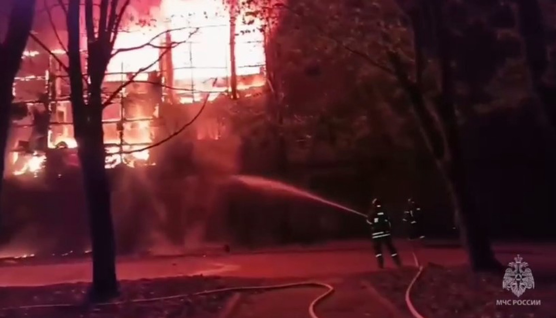 Пожар произошёл в административно-производственном здании на востоке Москвы