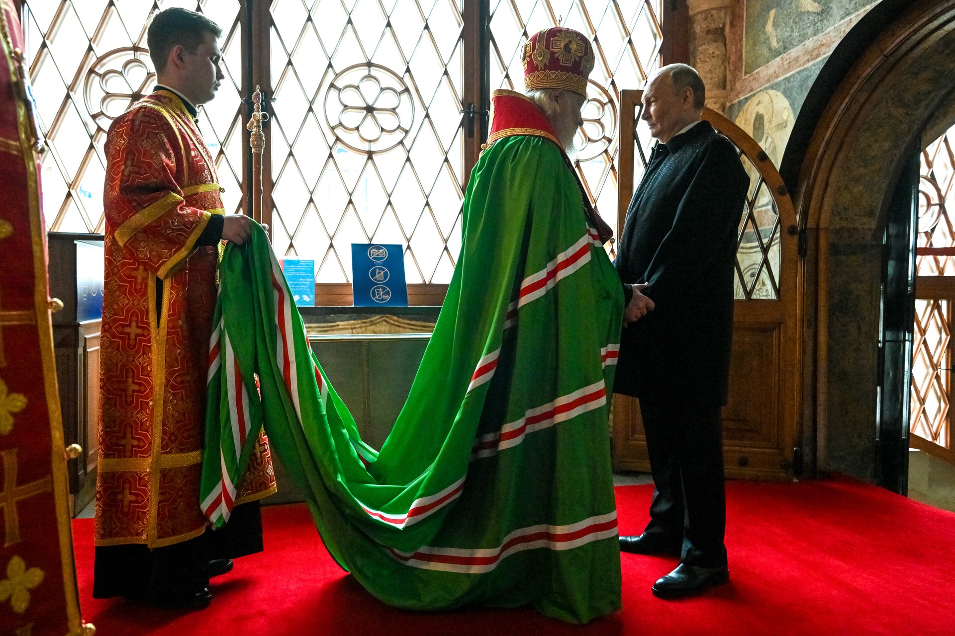 Политолог рассказал о символизме благословения патриархом Кириллом Путина после инаугурации