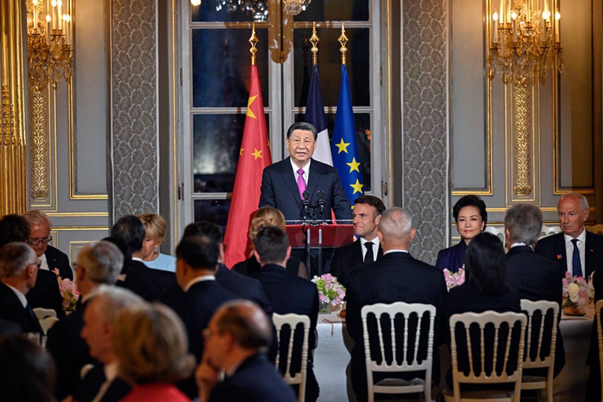Раздраконили Си: как проходит европейское турне китайского лидера