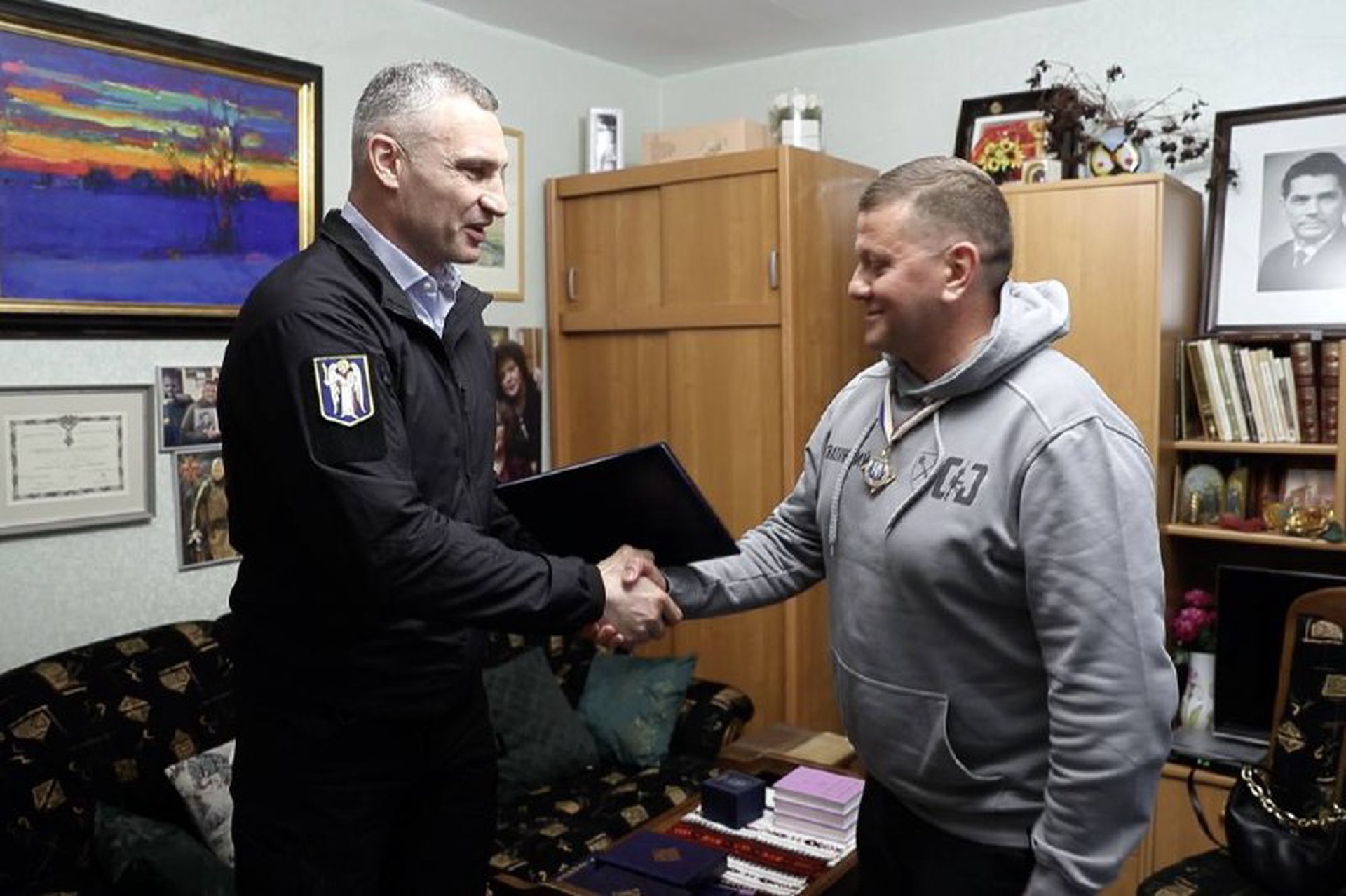Кличко присвоил звание почётного гражданина Киева бывшему главкому ВСУ Залужному