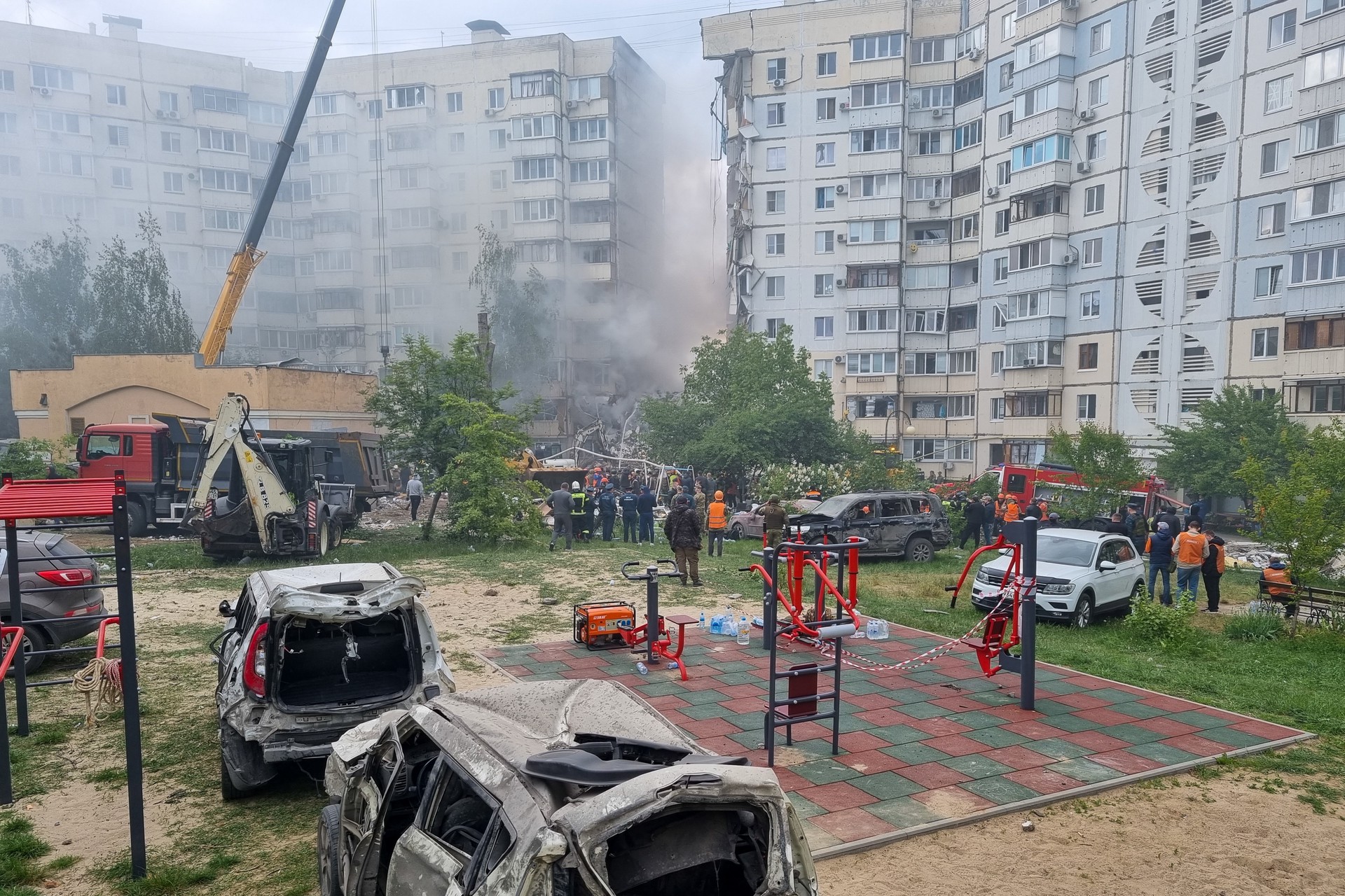 Гладков сообщил, что в результате обрушения дома в Белгороде 11 человек находятся в медучреждениях