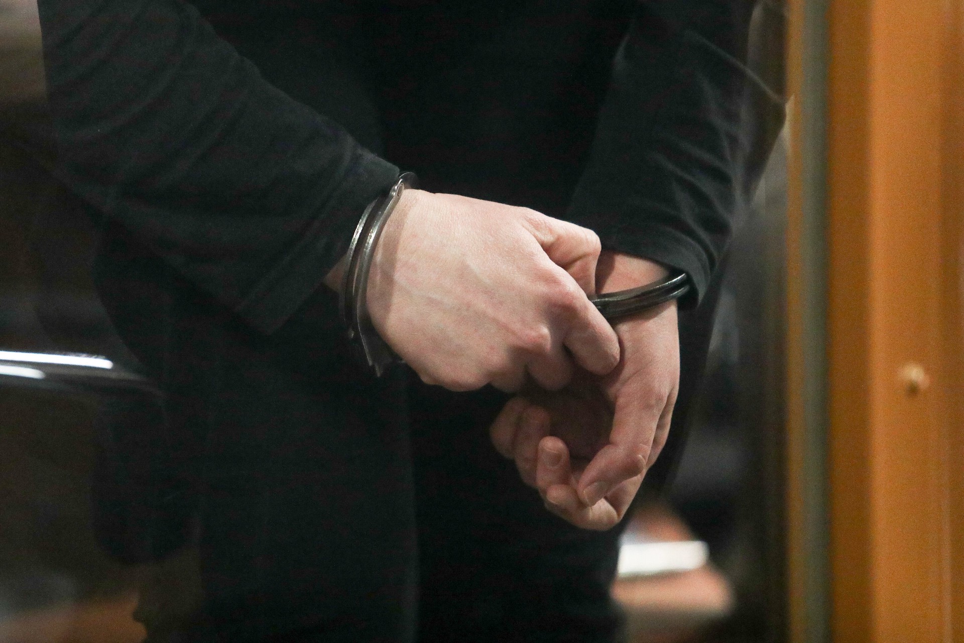 Суд арестовал москвича на 10 суток за ношение футболки с бандеровским трезубцем