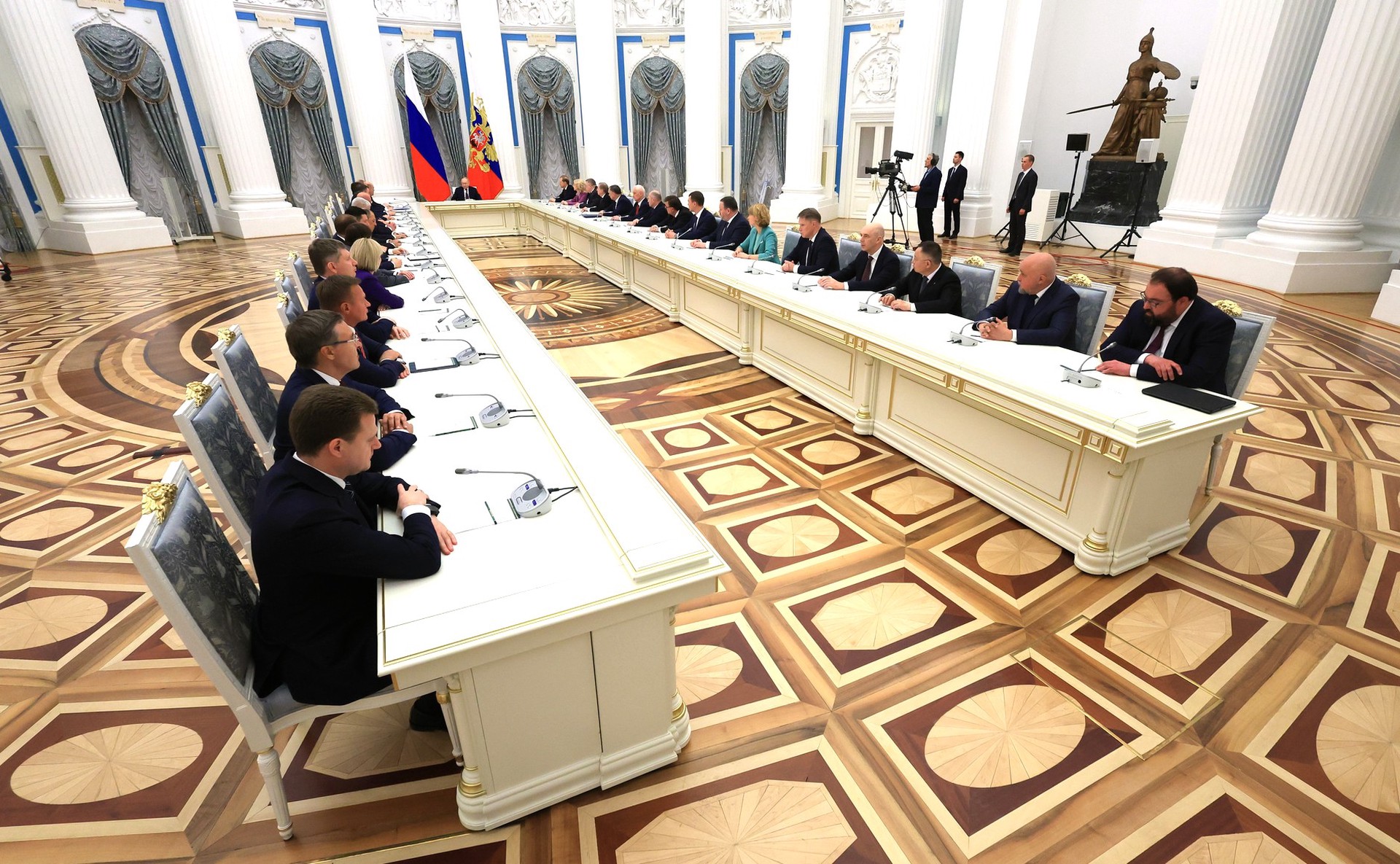 Владимир Путин провёл встречу в Кремле с новым составом правительства