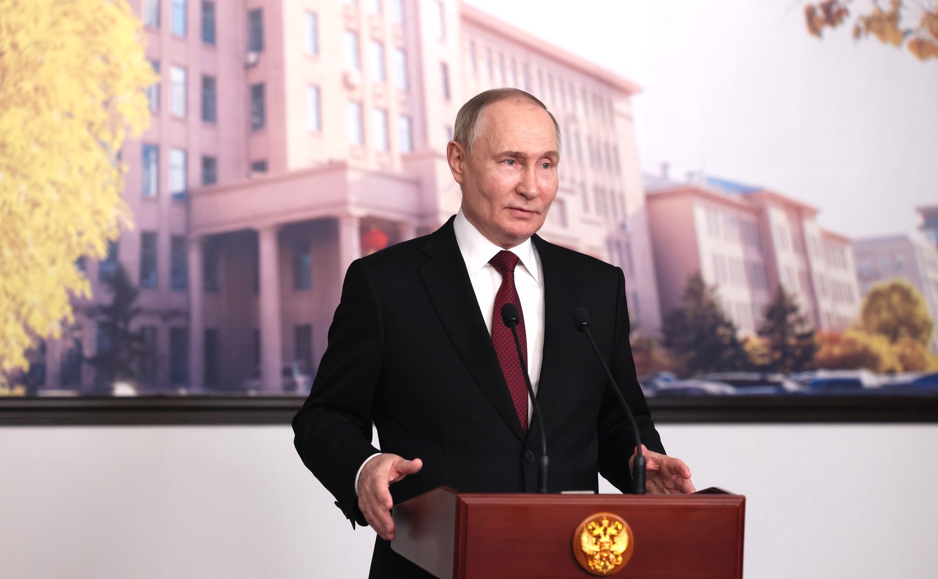 Путин: Россия готова обсуждать с НАТО построение системы безопасности в Евразии