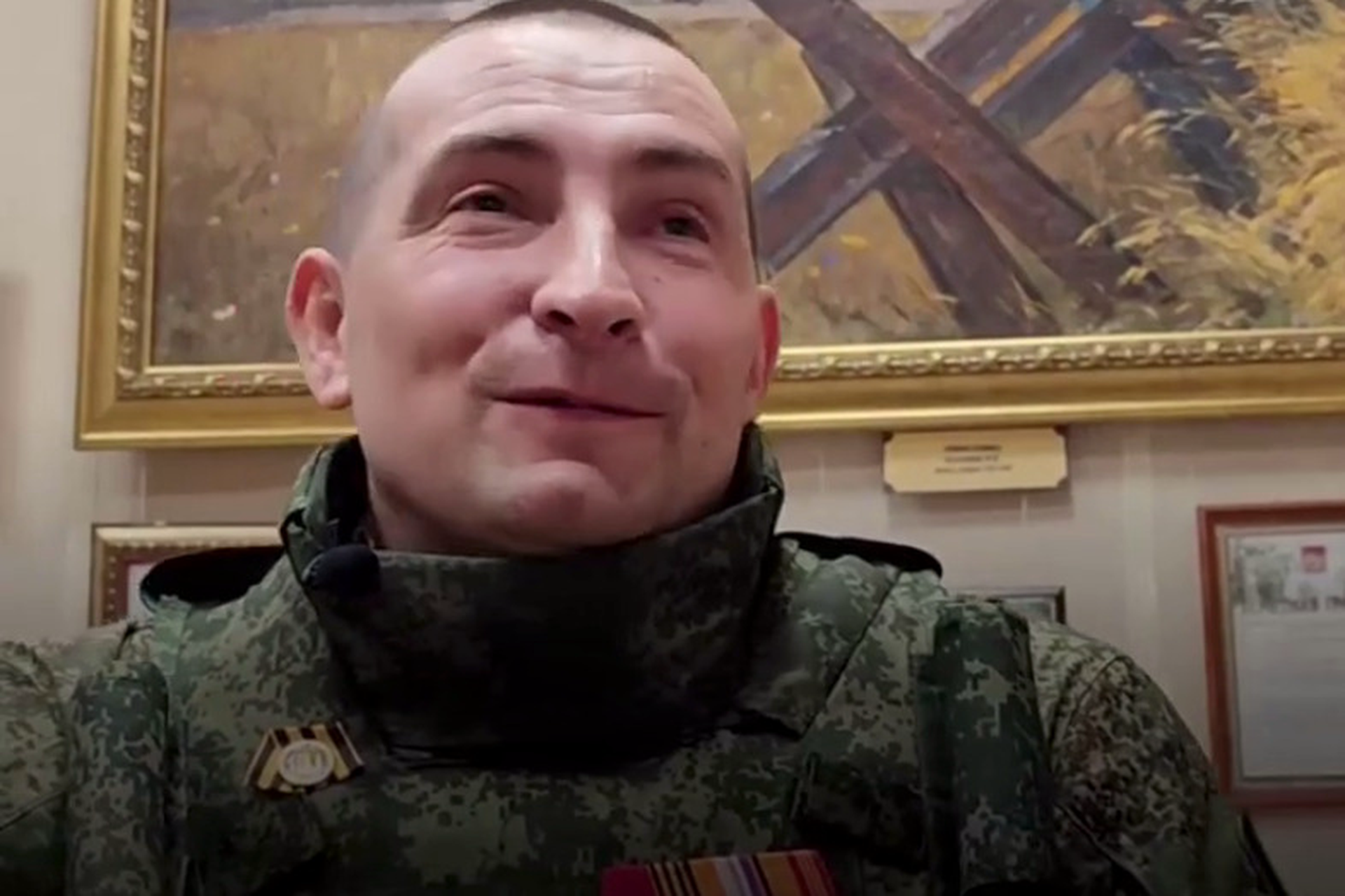 Участник парада Победы Антон Телепнев рассказал, как попал под танковый обстрел в зоне СВО