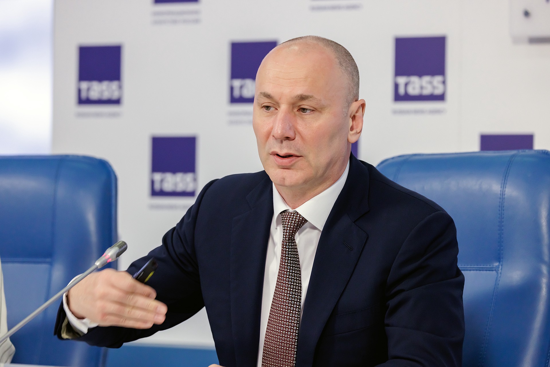 Глава Рособрнадзора призвал изменить домашние задания из-за развития ИИ