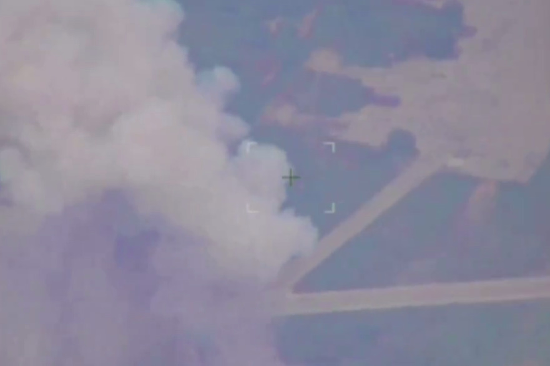 Момент удара по истребителю МиГ-29 ВСУ на аэродроме Днепропетровска попал на видео