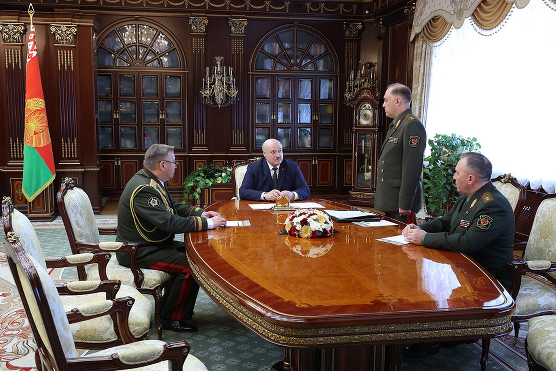 Лукашенко назначил Муравейко главой Генштаба Белоруссии