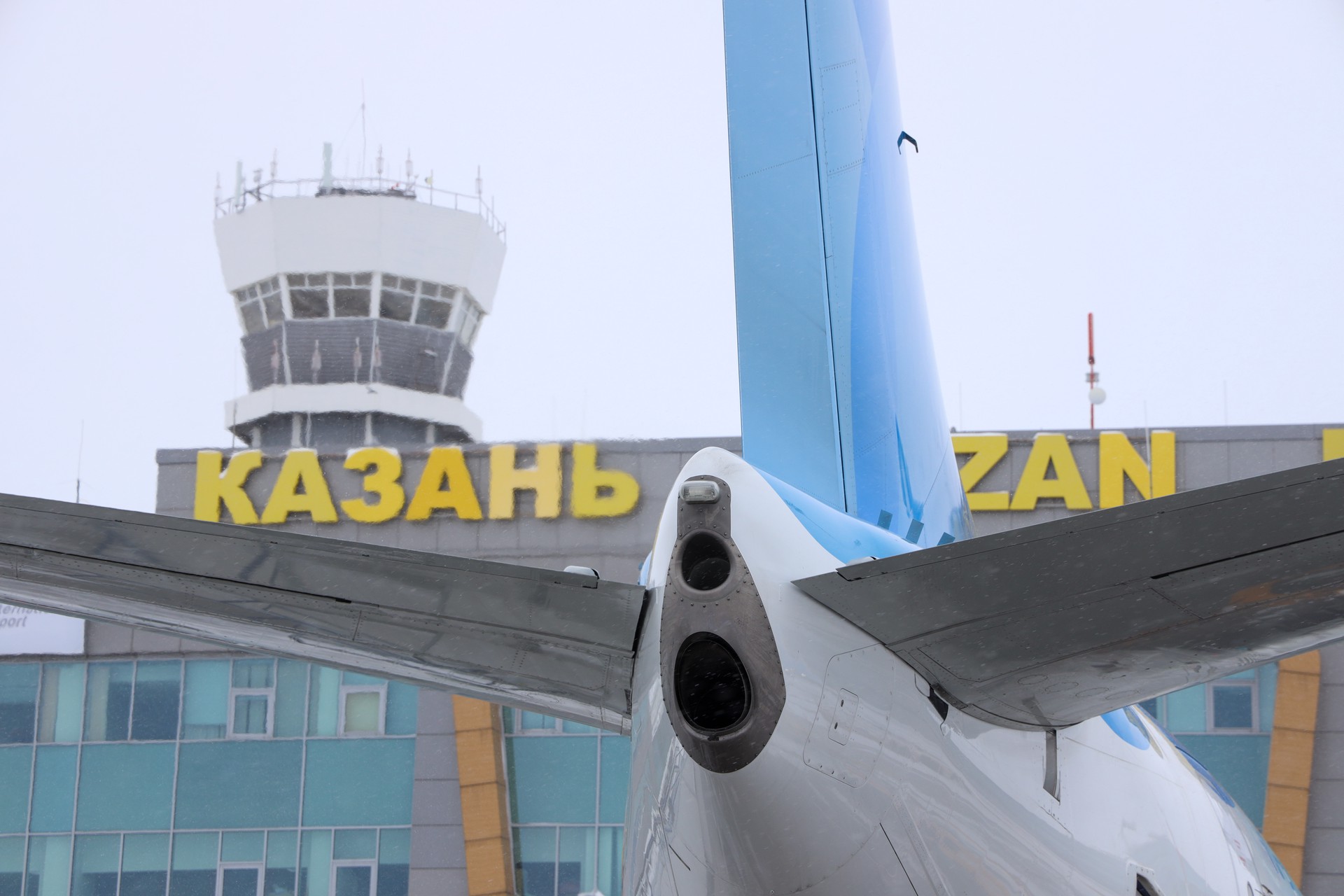 В Росавиации сообщили, что аэропорт Казани временно приостановил работу