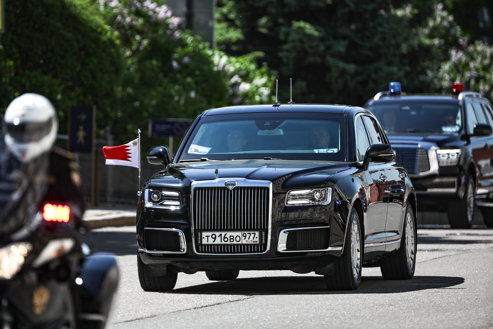 Путин подарил королю Бахрейна автомобиль Aurus