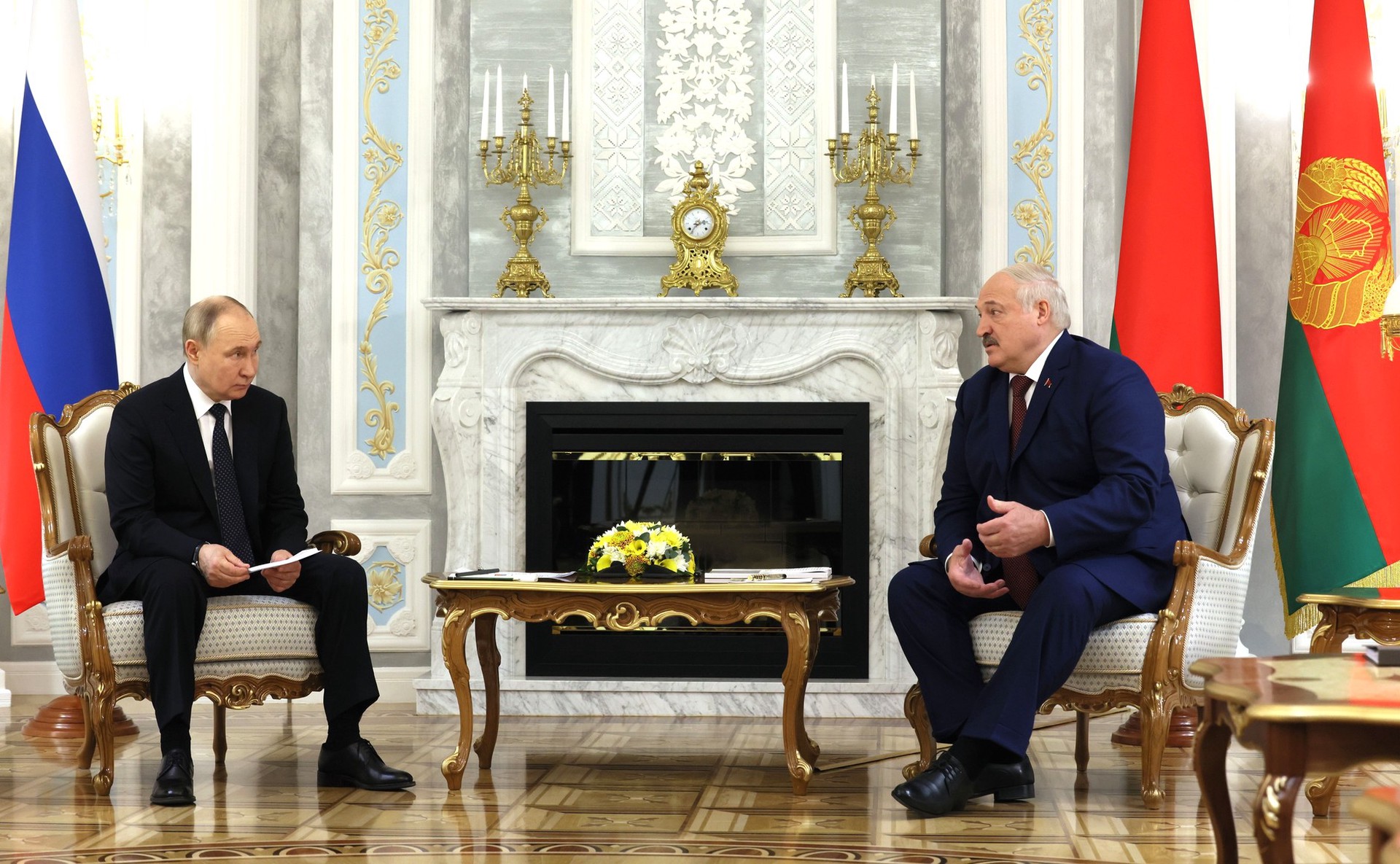 Путин рассказал, что обсудил с Лукашенко единое оборонное пространство