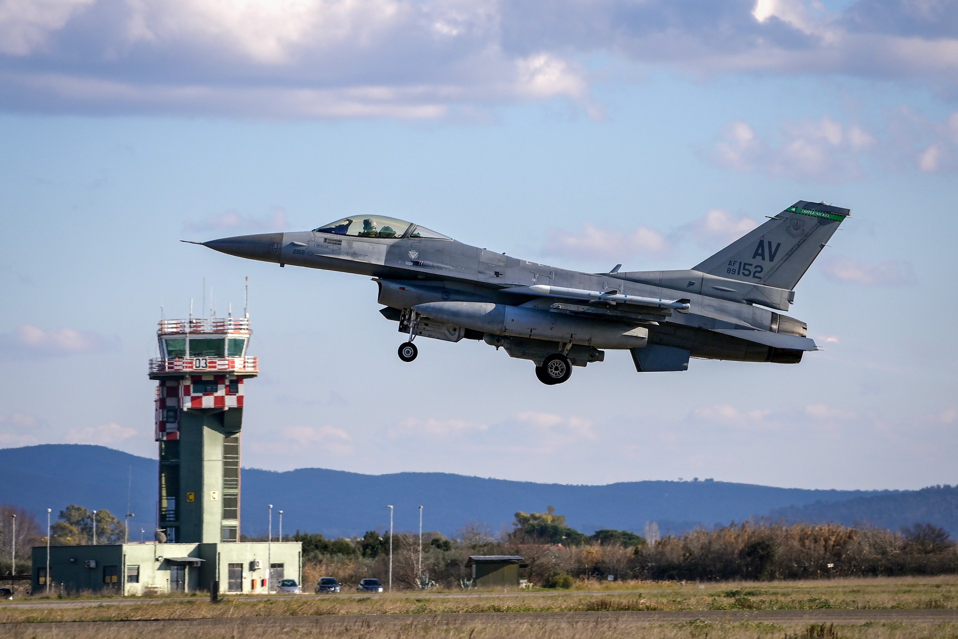 Военный эксперт объяснил, почему поставки 30 истребителей F-16 Бельгией не помогут Киеву