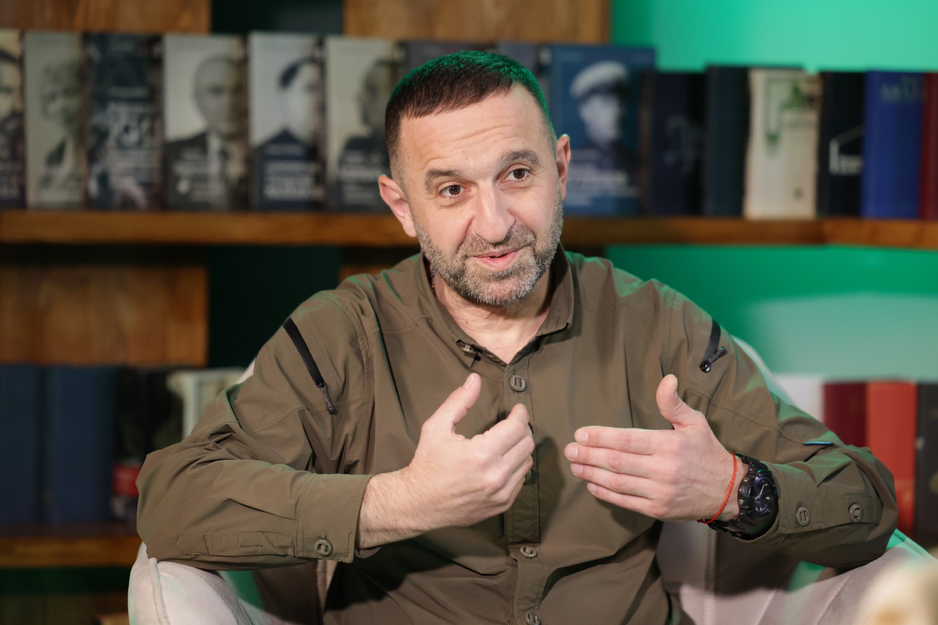 Актёр Фидаров рассказал, как относится к артистам, использующим поездки в зону СВО для обеления репутации