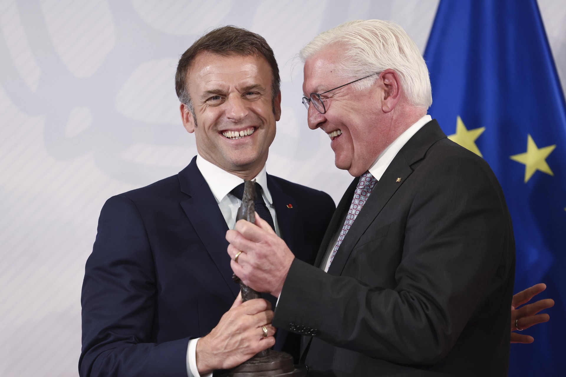 Слипшийся Макрон: можно ли считать удачным визит президента Франции в Германию