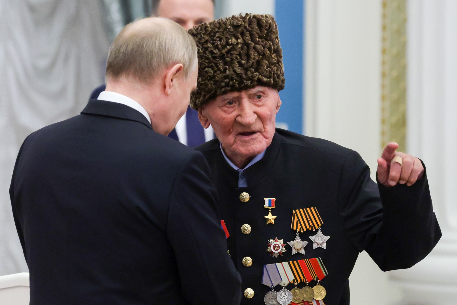 Столетний ветеран рассказал Путину о просьбе отправить его в зону спецоперации