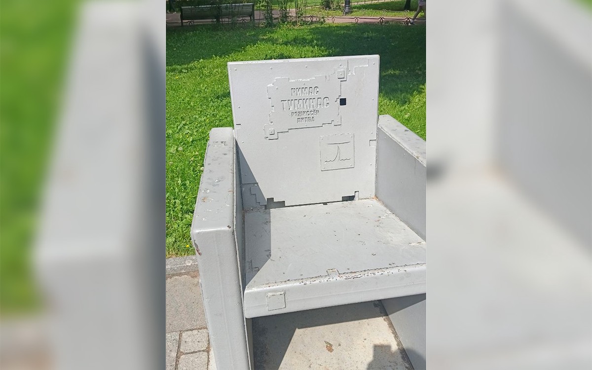 Губернатора Петербурга попросили убрать из города арт-объект, посвящённый Римасу Туминасу
