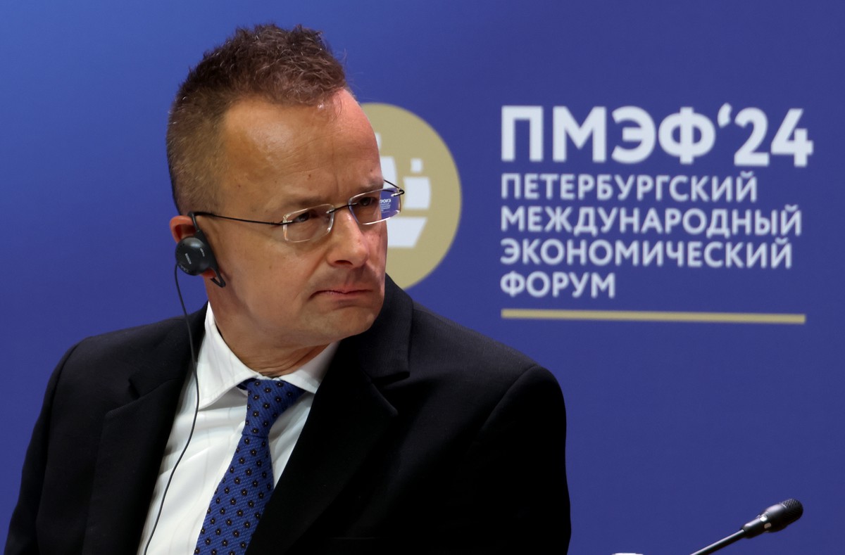 Глава МИД Венгрии: В ходе голосования в Европарламенте появится больше правых партий